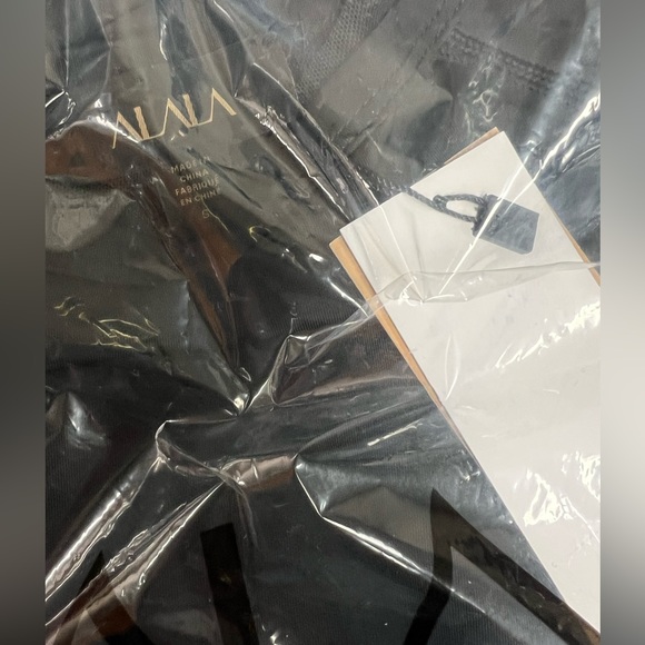 ALALA Fractal Raglan Tee NWT NEVER WORN MSRP $110 - Picture 8 of 10